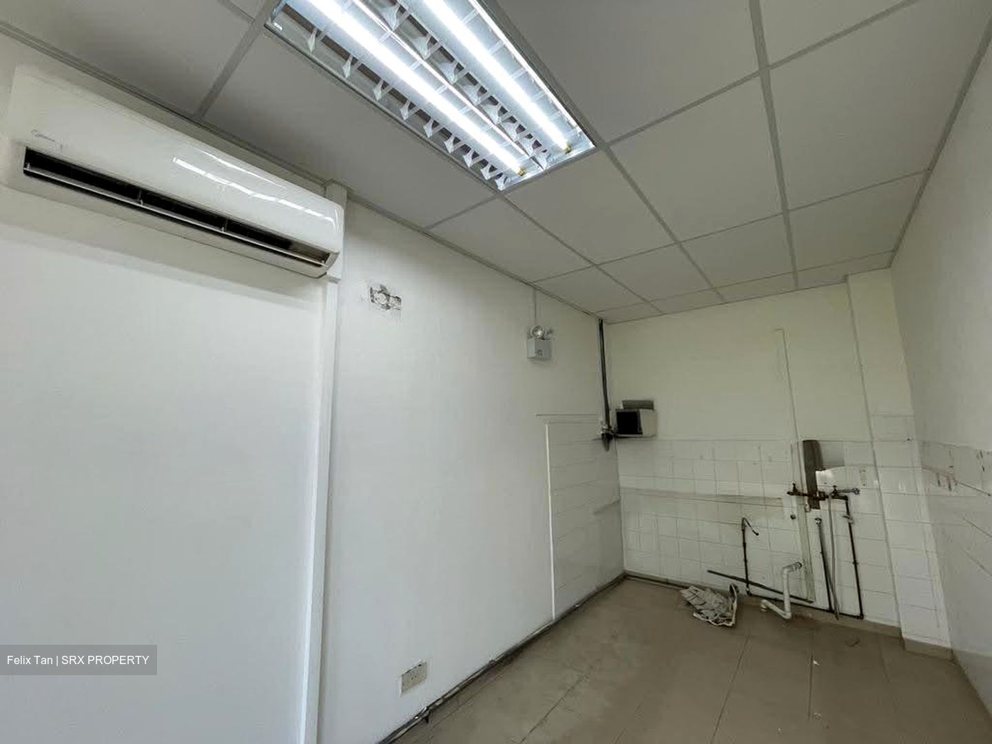 Eastwood Centre (D16), Retail #563626111